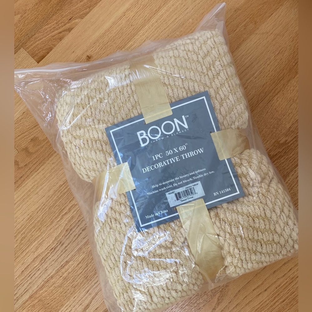 Boon Throw & Blanket